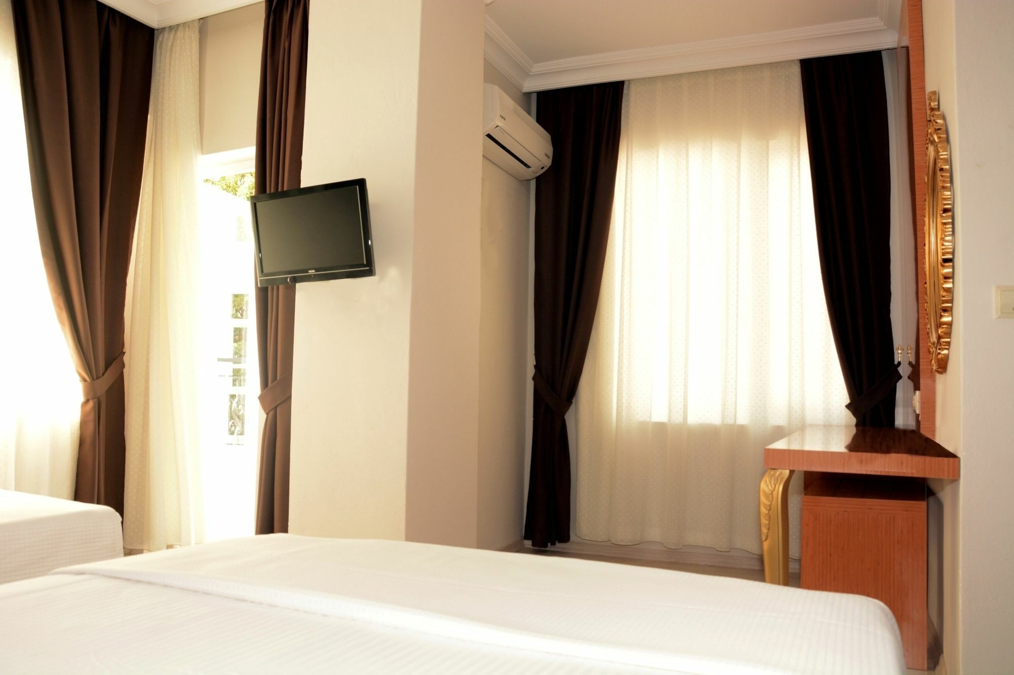 Derin Suit Otel 安塔利亚 外观 照片
